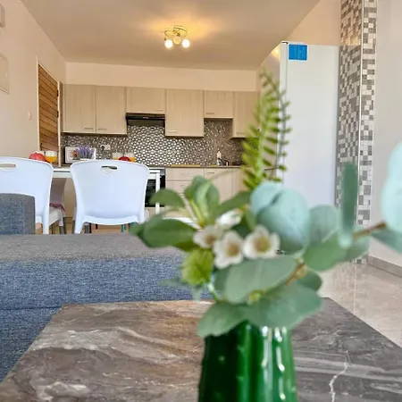 With Oleg 102a Апартаменты *