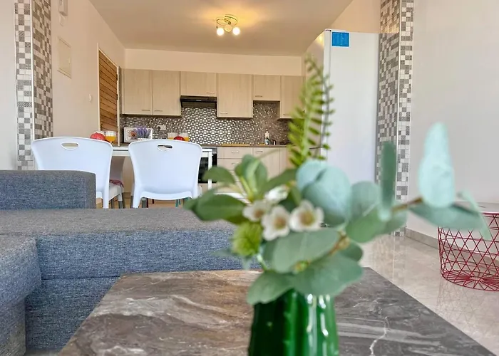 With Oleg 102a Apartmán *