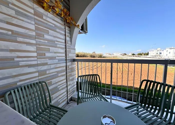 With Oleg 102a Apartmán Paralimni